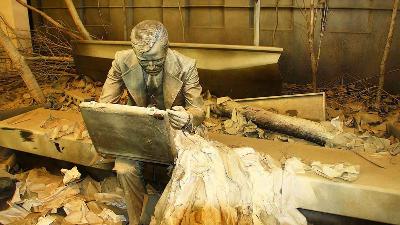 911 Image of a statue covered in debris for an eidetic memory test