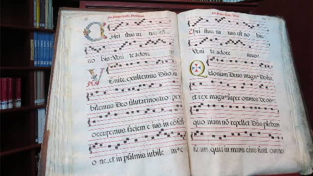 Image of a Latin Hymn Bible