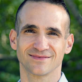 Portrait of Nir Eyal for Magnetic Memory Method Podcast