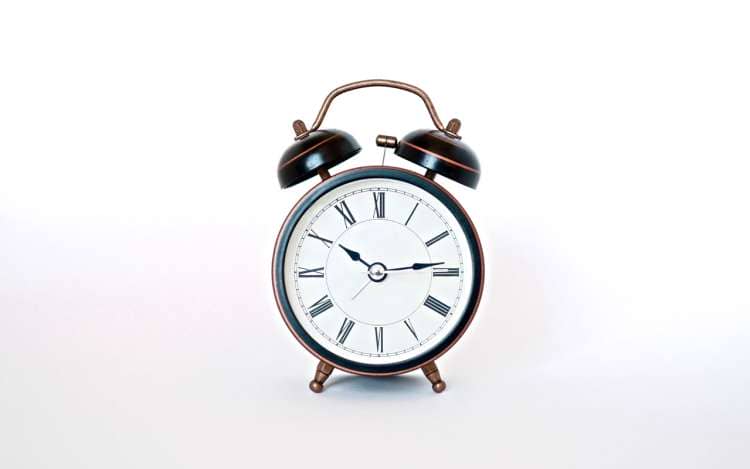 An alarm clock with hands, like the one you can use to create a Major System combined with a Mind Map.