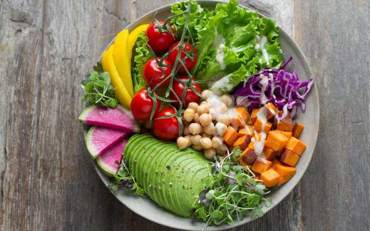 A plate full of healthy vegetables and chickpeas, part of a healthy memory-boosting diet.