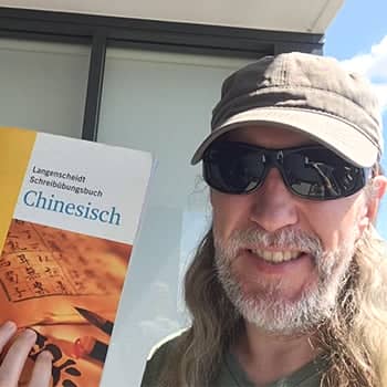 Anthony Metivier with Chinese textbook feature image for how to learn Chinese article