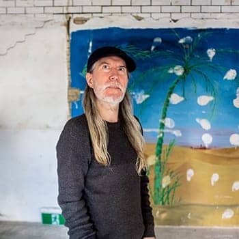 Memory Palace for studying feature image showing Anthony Metivier analyzing the interior of a building for future use as a mnemonic device